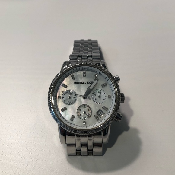 Michael Kors Mother of Pearl Watch in Silver - Picture 3 of 3